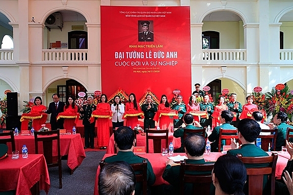 Trưng bày hơn 300 tài liệu, hình ảnh và hiện vật về Đại tướng Lê Đức Anh