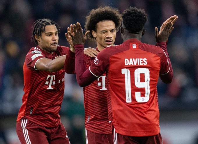 Kết quả, bảng xếp hạng Cúp C1 (3/11): Ronaldo chói sáng, MU giữ ngôi đầu kịch tính