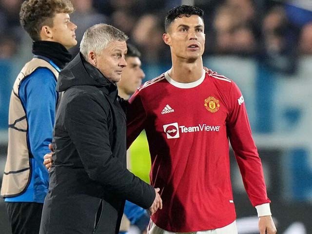MU chọn xong HLV tạm quyền, Ronaldo bắt đầu lo lắng