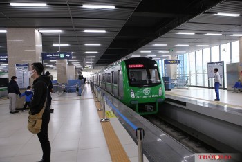 Người dân vẫn "gặp khó" khi đi tàu điện Cát Linh-Hà Đông