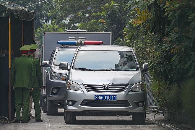 Sáng nay, ông Nguyễn Đức Chung cùng đồng phạm hầu tòa