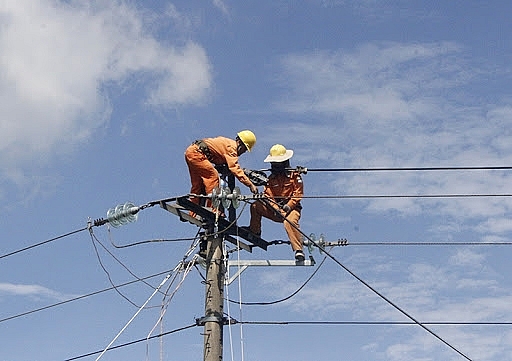 An toàn lao động là nội dung được coi trọng hàng đầu của ngành điện