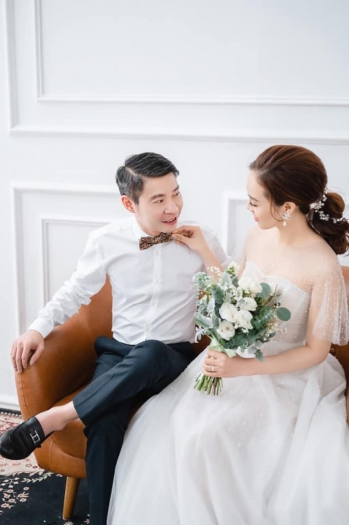 Lộ ảnh cưới NSND Công Lý và vợ xinh đẹp kém 15 tuổi