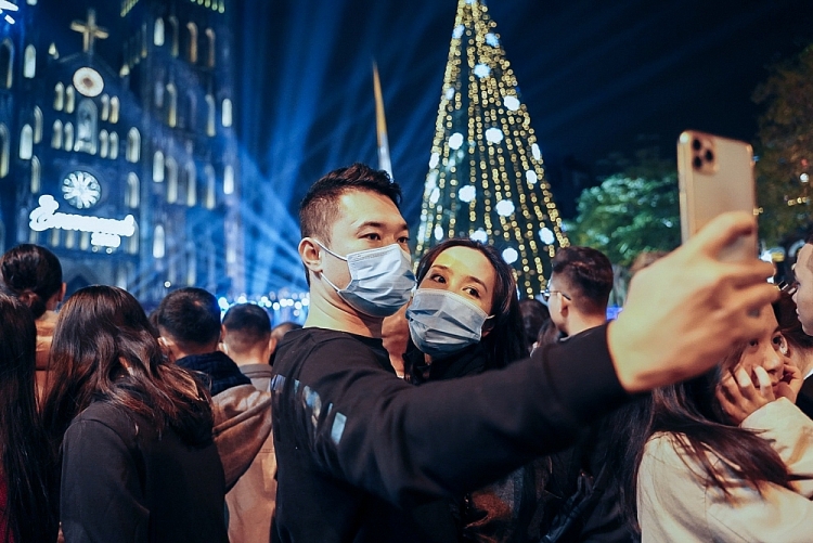 Đường phố Hà Nội chật cứng người đêm Noel Đường phố Hà Nội chật cứng người đêm Noel