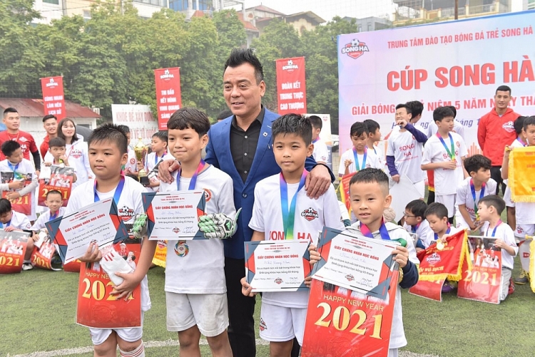 Sôi nổi Giải bóng đá Cúp Song Hà 2020