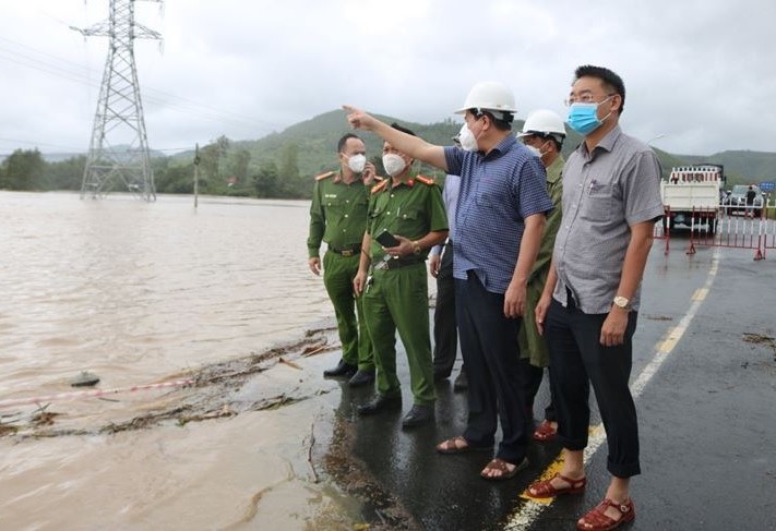 Chủ động phòng chống mưa lũ và dịch bệnh COVID-19, đảm bảo tính mạng cho người dân