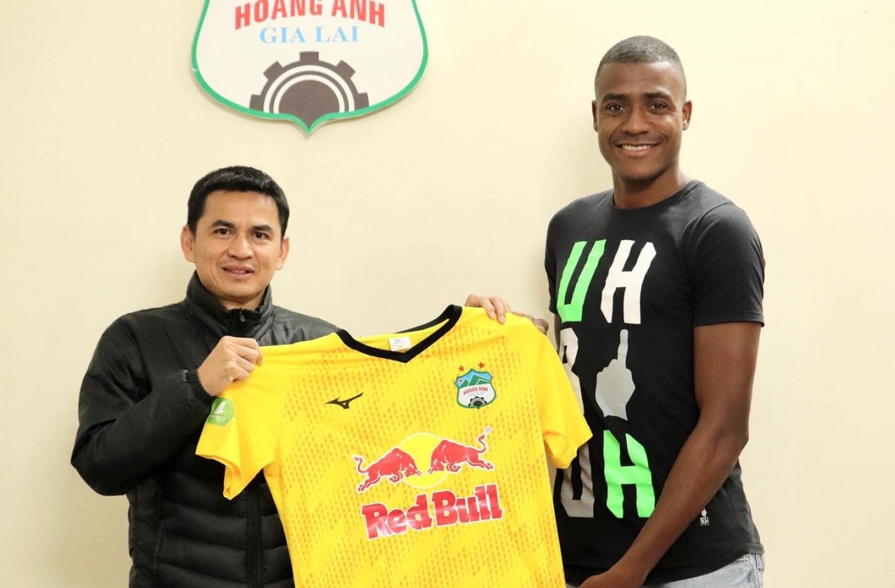 Chuyển nhượng V-League 2022: HAGL chính thức ra mắt hậu vệ cao 1m96