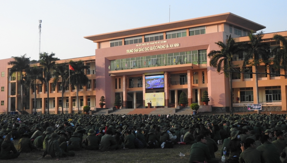 Đông đảo sinh viên của 3 trường đại học dự nghe buổi tuyên truyền