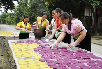 Độc đáo bánh khẩu xén của đồng bào Thái trắng - Điện Biên