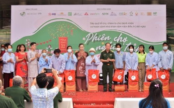Những phiên chợ nghĩa tình tại các bệnh viện Thành phố Hồ Chí Minh