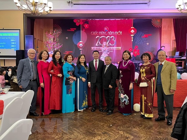 Khong khi Tet co truyen vui tuoi, dam am cua nguoi Viet tai Slovakia hinh anh 1
