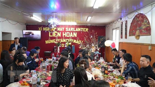 Tet dam am cua nhung nguoi cong nhan Viet Nam tai Lien bang Nga hinh anh 3