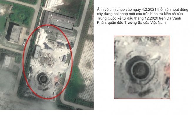 Ảnh vệ tinh chụp vào ngày 4.2.2021 thể hiện hoạt động xây dựng phi pháp một cấu trúc hình trụ kiên cố của Trung Quốc kể từ đầu tháng 12.2020 trên Đá Vành Khăn, quần đảo Trường Sa của Việt Nam SIMULARITY