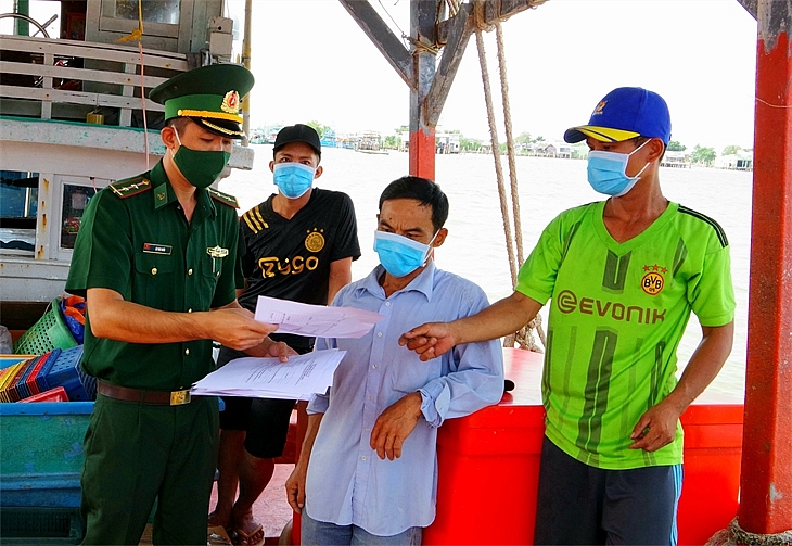 Kiên trì bám chốt, kiểm soát chặt biên giới để ngăn chặn dịch Covid Kiên trì bám chốt, kiểm soát chặt biên giới để ngăn chặn dịch Covid