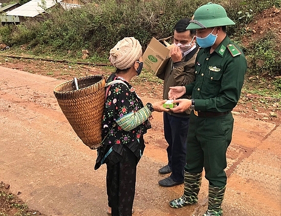 Kiên trì bám chốt, kiểm soát chặt biên giới để ngăn chặn dịch Covid Kiên trì bám chốt, kiểm soát chặt biên giới để ngăn chặn dịch Covid