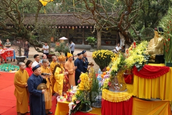 le dan mong son thi thuc cau cho the gioi hoa binh