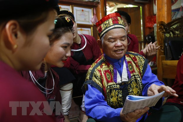 Nguoi giu lua tu hao van hoa cho the he tre dan toc Cao Lan hinh anh 3