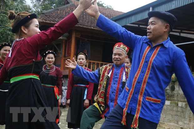 Nguoi giu lua tu hao van hoa cho the he tre dan toc Cao Lan hinh anh 2