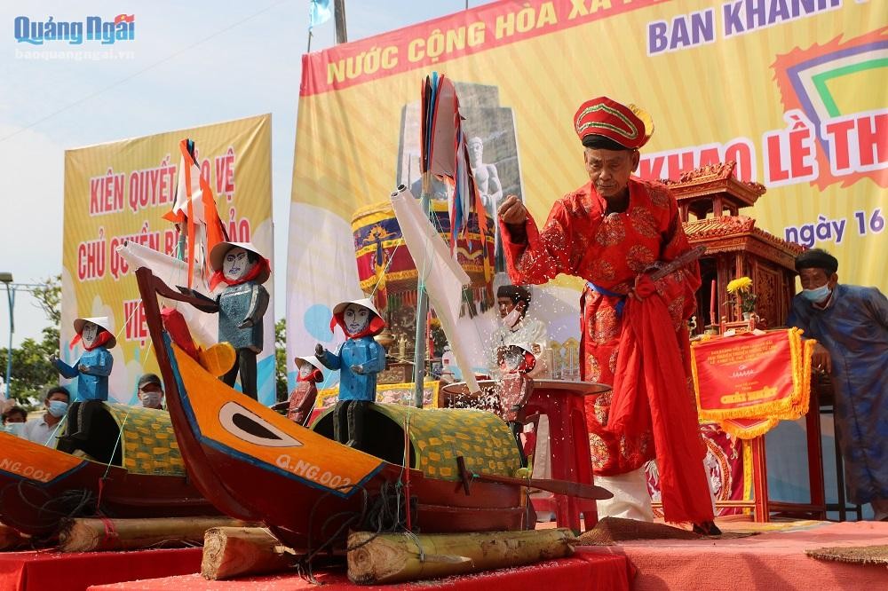Tưởng niệm những binh phu có công ra Hoàng Sa cắm mốc, dựng bia chủ quyền của Việt Nam