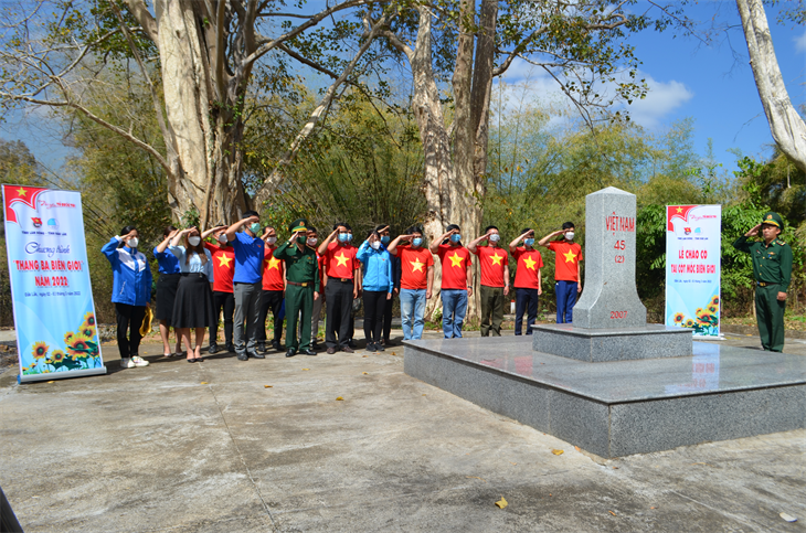 Lan tỏa tình yêu biên cương Tổ quốc