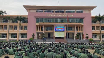 6000 sinh vien thuoc dai hoc quoc gia tp ho chi minh nghe thong tin ve bien dao