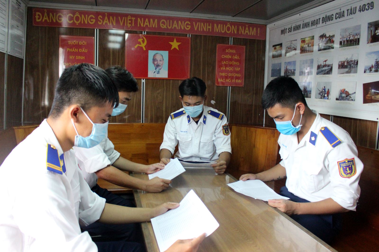 Cảnh sát biển với công tác chuẩn bị bầu cử nơi đảo xa Chú thích ảnh