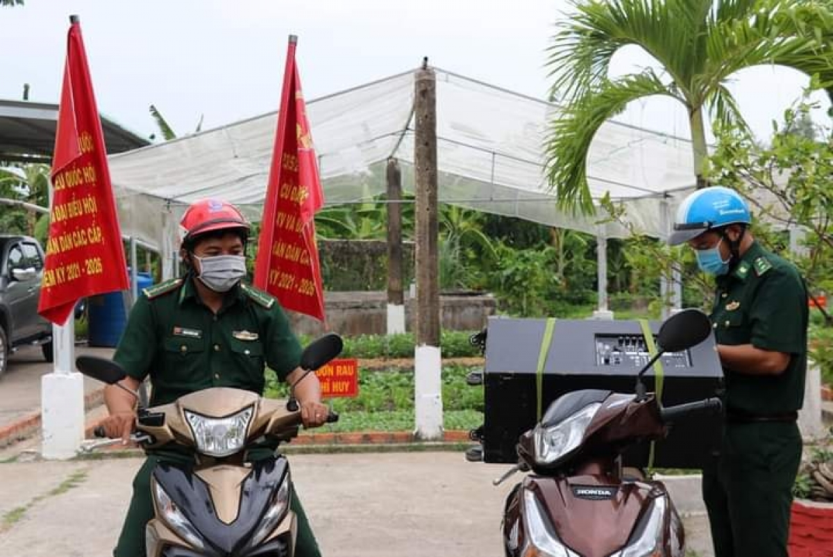 Các đội loa di động làm nhiệm vụ.