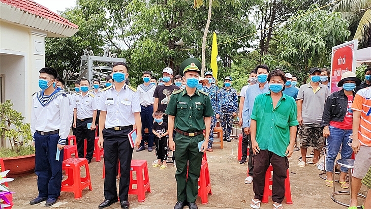 Quân, dân biên giới vui ngày hội non sông