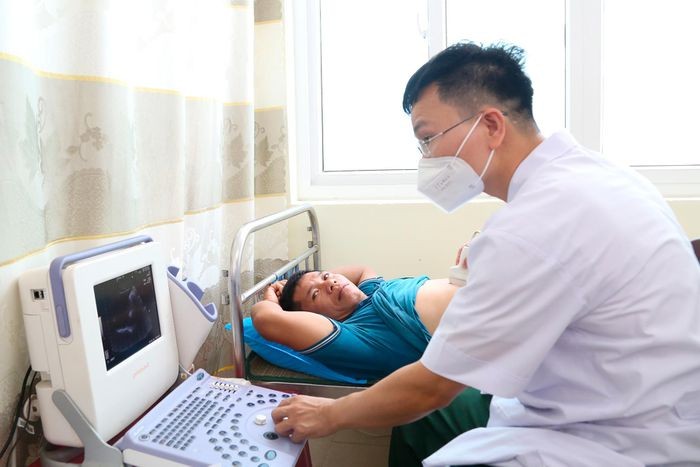 Thăm, khám sức khỏe, cấp thuốc miễn phí cho gần 100 ngư dân Ninh Thuận