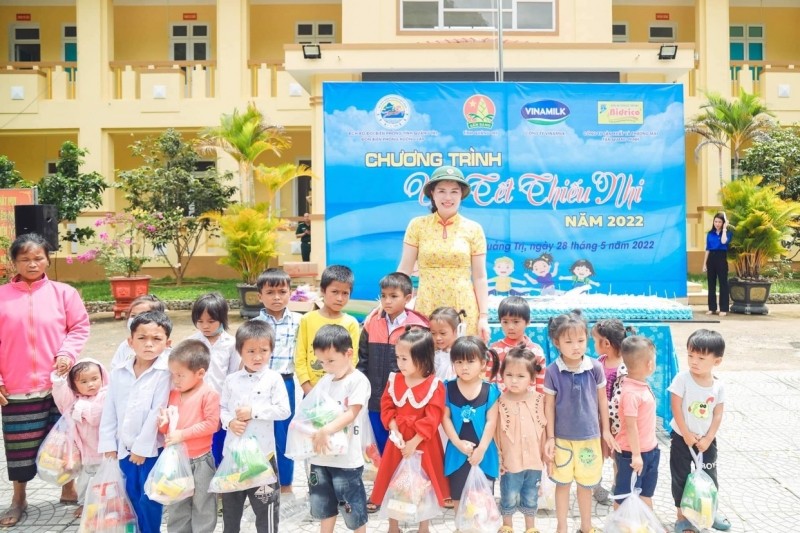 Trẻ em vùng biên vui đón Tết thiếu nhi sớm