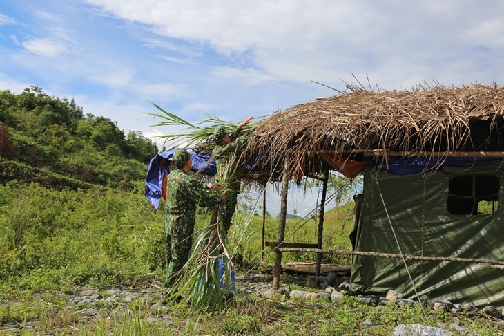 linh bien phong cang minh lo phong chong dich covid 19 trong thoi tiet khac nghiet