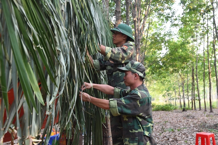 linh bien phong cang minh lo phong chong dich covid 19 trong thoi tiet khac nghiet