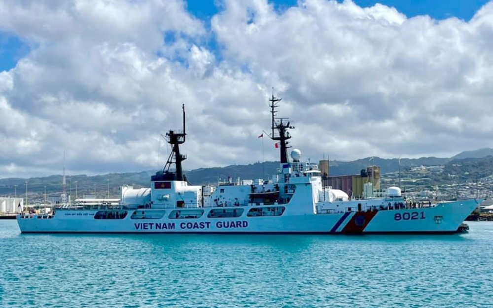 Hướng dẫn tàu CSB 8021 vào cảng Honolulu, bang Hawaii ngày 8.6.2021  FB THỦY THỦ TÀU KIMBALL