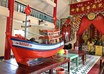 Lòng người đầy vơi với biển Tây
