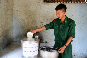 Những hạt gạo nghĩa tình nơi biên giới