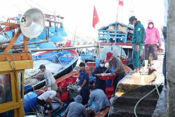 phat huy vai tro cua ngu dan trong viec bao ve nguon loi thuy san va khac phuc iuu