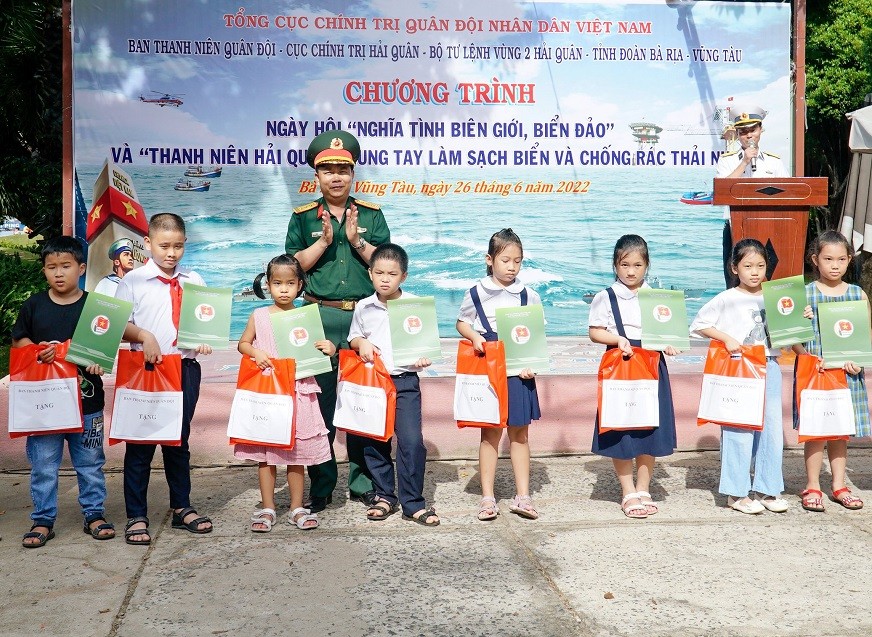 Ngày hội “Nghĩa tình biên giới-hải đảo”