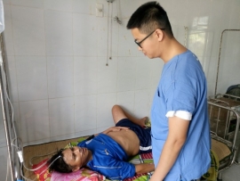 Quân y đảo Song Tử Tây cấp cứu ngư dân bị giảm áp khi lặn biển