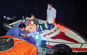 Cà Mau: Tăng cường chống dịch trên đường thủy