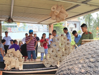 quang yen phat huy gia tri lang nghe
