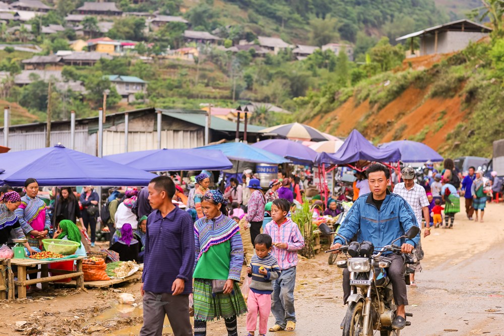 Tham cho phien Can Cau, net van hoa nguyen so con sot lai tai Lao Cai hinh anh 2