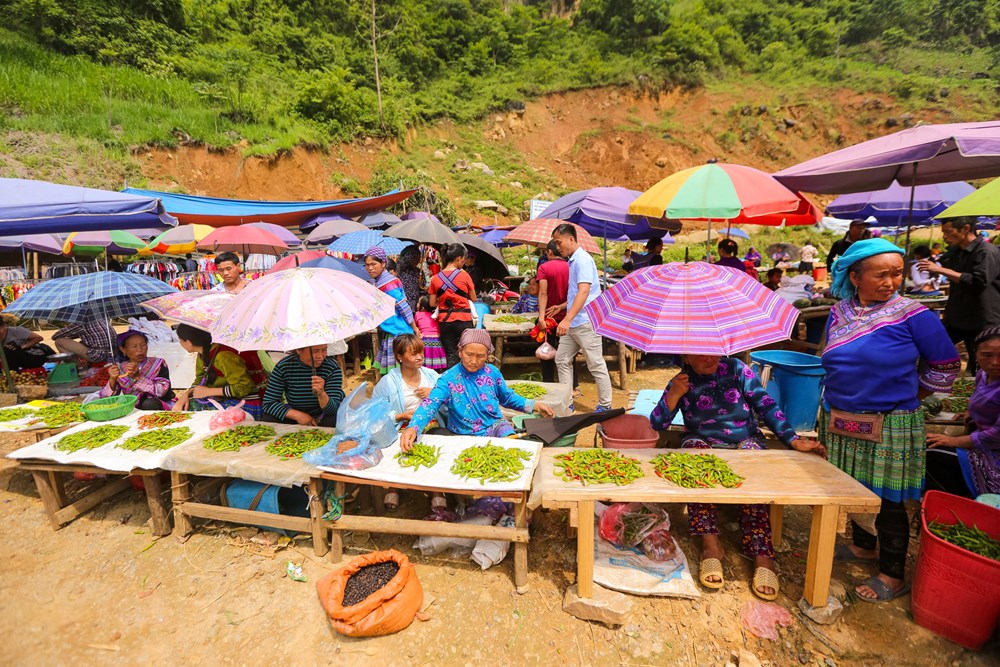 Tham cho phien Can Cau, net van hoa nguyen so con sot lai tai Lao Cai hinh anh 4