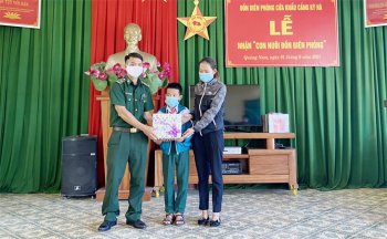 Chăm lo cho “con nuôi đồn Biên phòng” trước thềm năm học mới