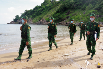 Kiên trung nơi đảo xa