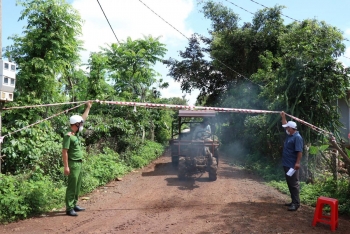 Đắk Lắk: Buôn làng biên giới đồng lòng vượt đại dịch