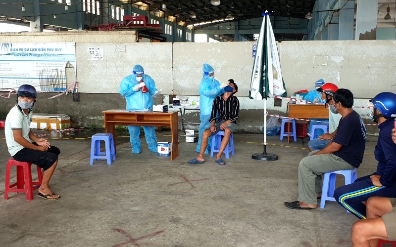 Ngư dân được test Covid-19 trước và sau mỗi chuyến đi biển.