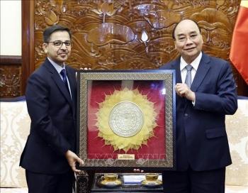 Chủ tịch nước Nguyễn Xuân Phúc tiếp Đại sứ Ấn Độ Pranay Verma đến chào từ biệt
