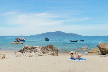 Vẻ đẹp yên bình, hoang sơ của Hòn Chảo