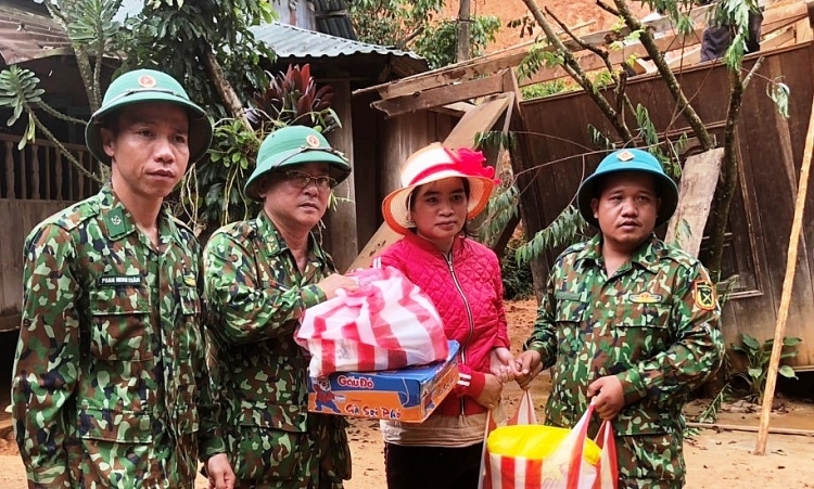 Trong gian khó luôn có các anh