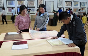 Trưng bày tư liệu 